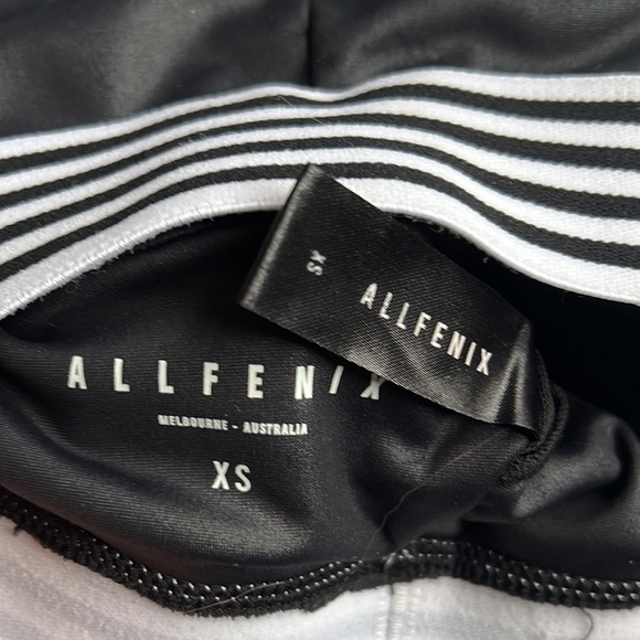 ALLFENIX Kendall Strappy Striped Band Sports Bra Size XS - Picture 7 of 7